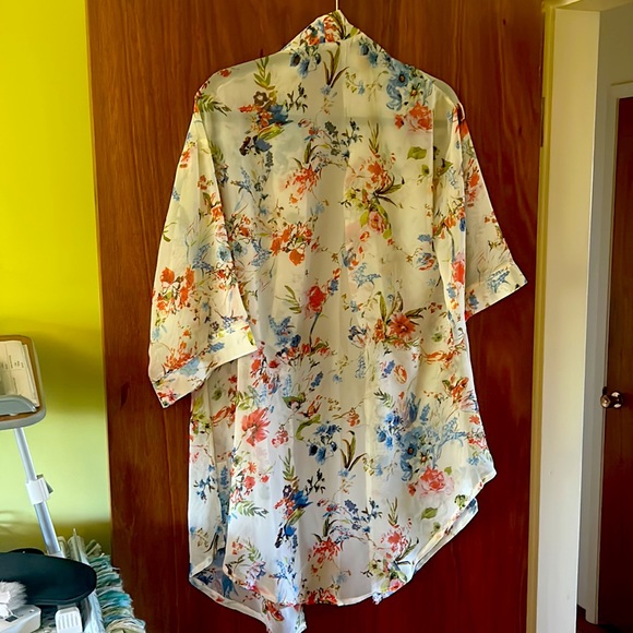 Floral sheer kimono - Picture 2 of 2